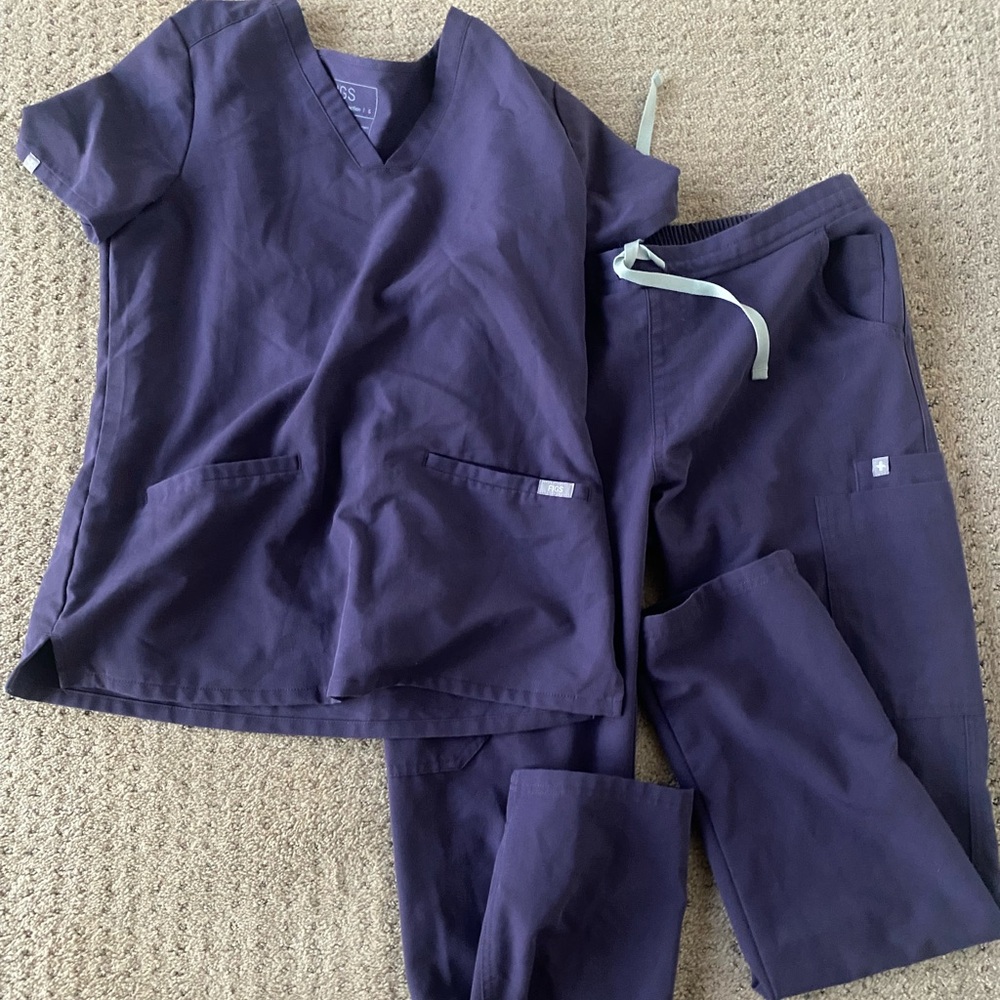 Figs scrub set in shadow purple size small